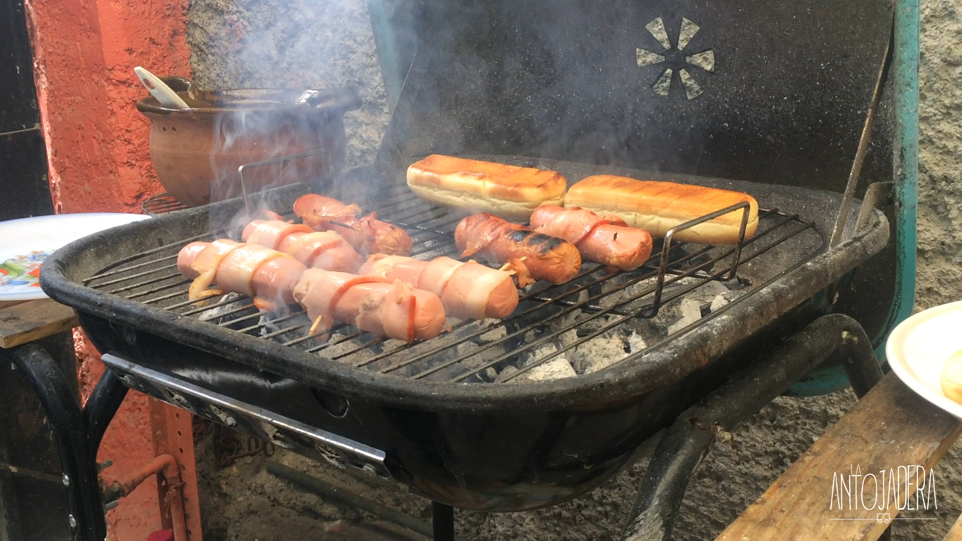 La Antojadera | Hot Dog al Carbón