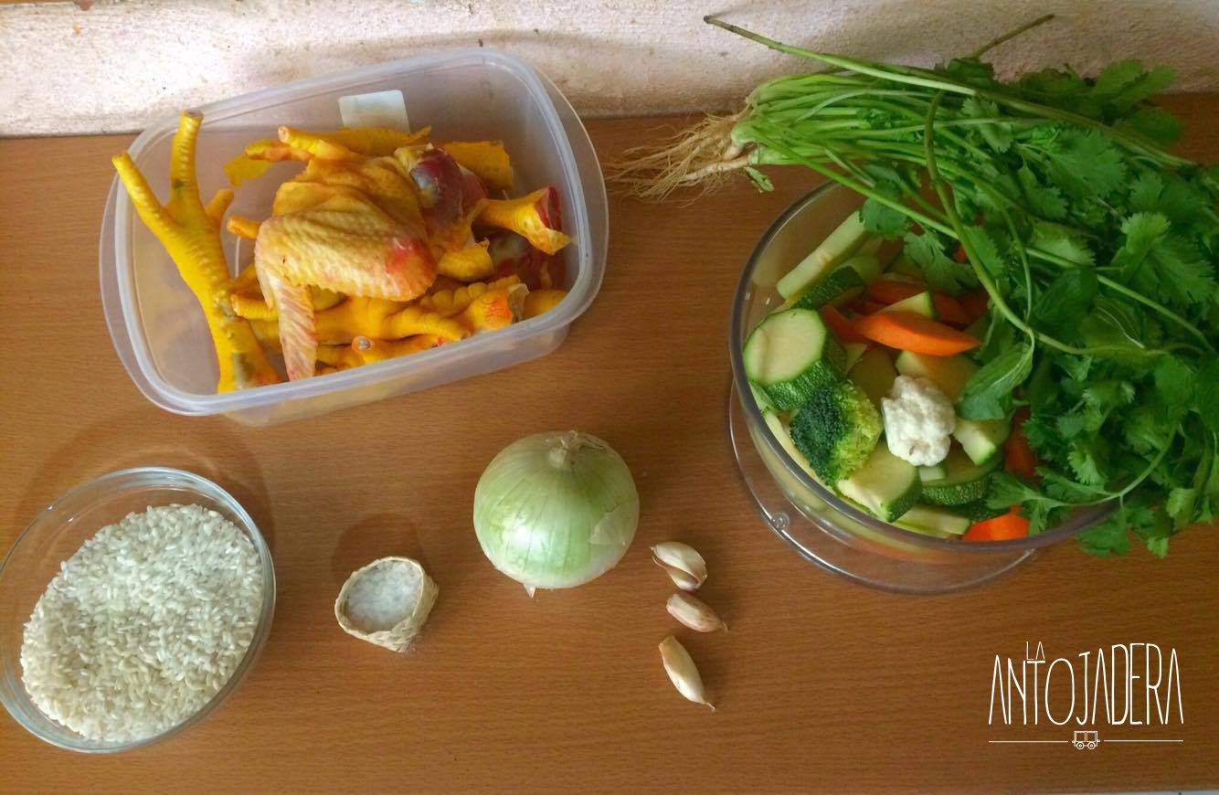 La Antojadera | Consomé de Pollo con Verduras