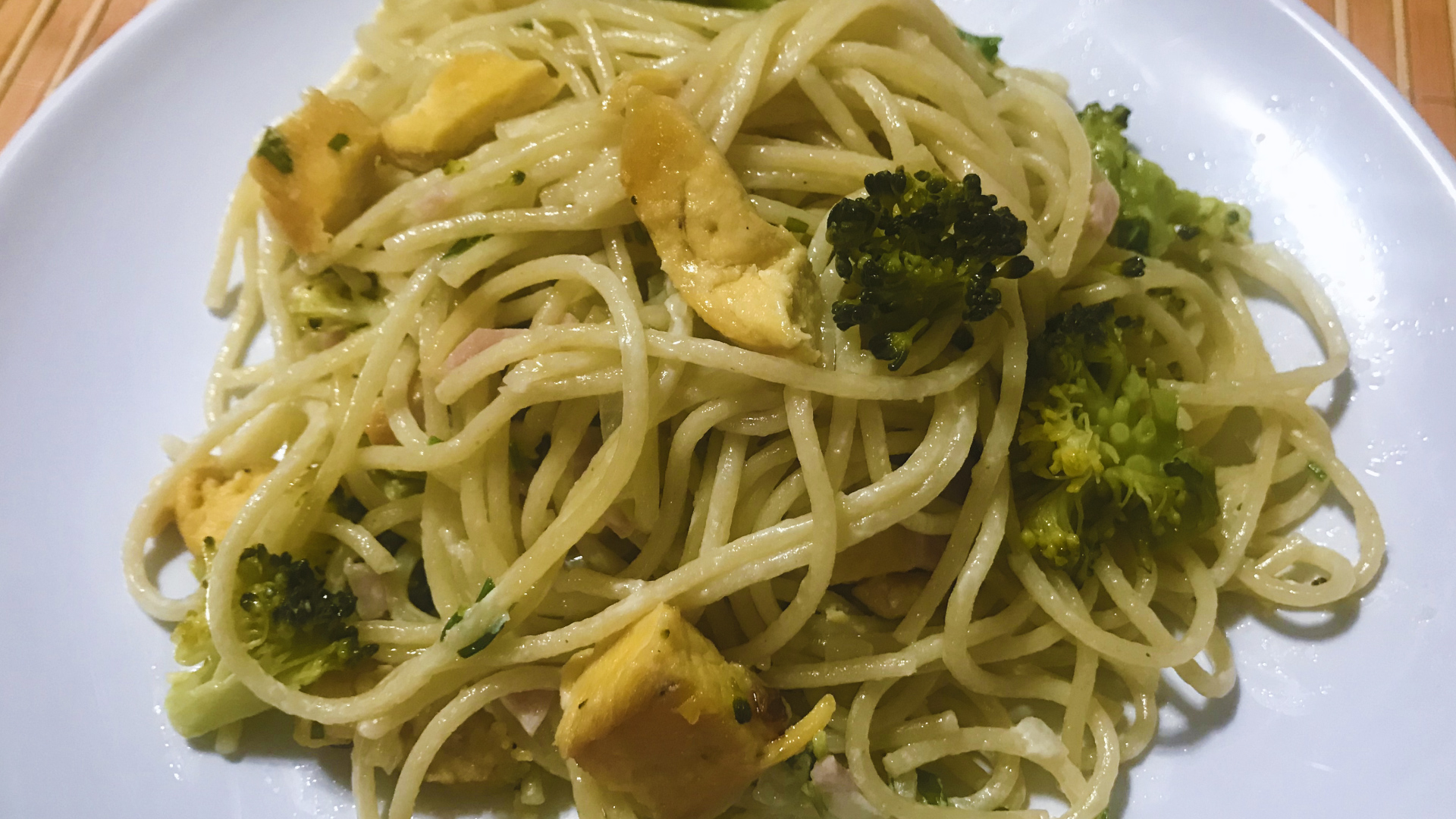 La Antojadera | Espagueti con Pollo y Brócoli