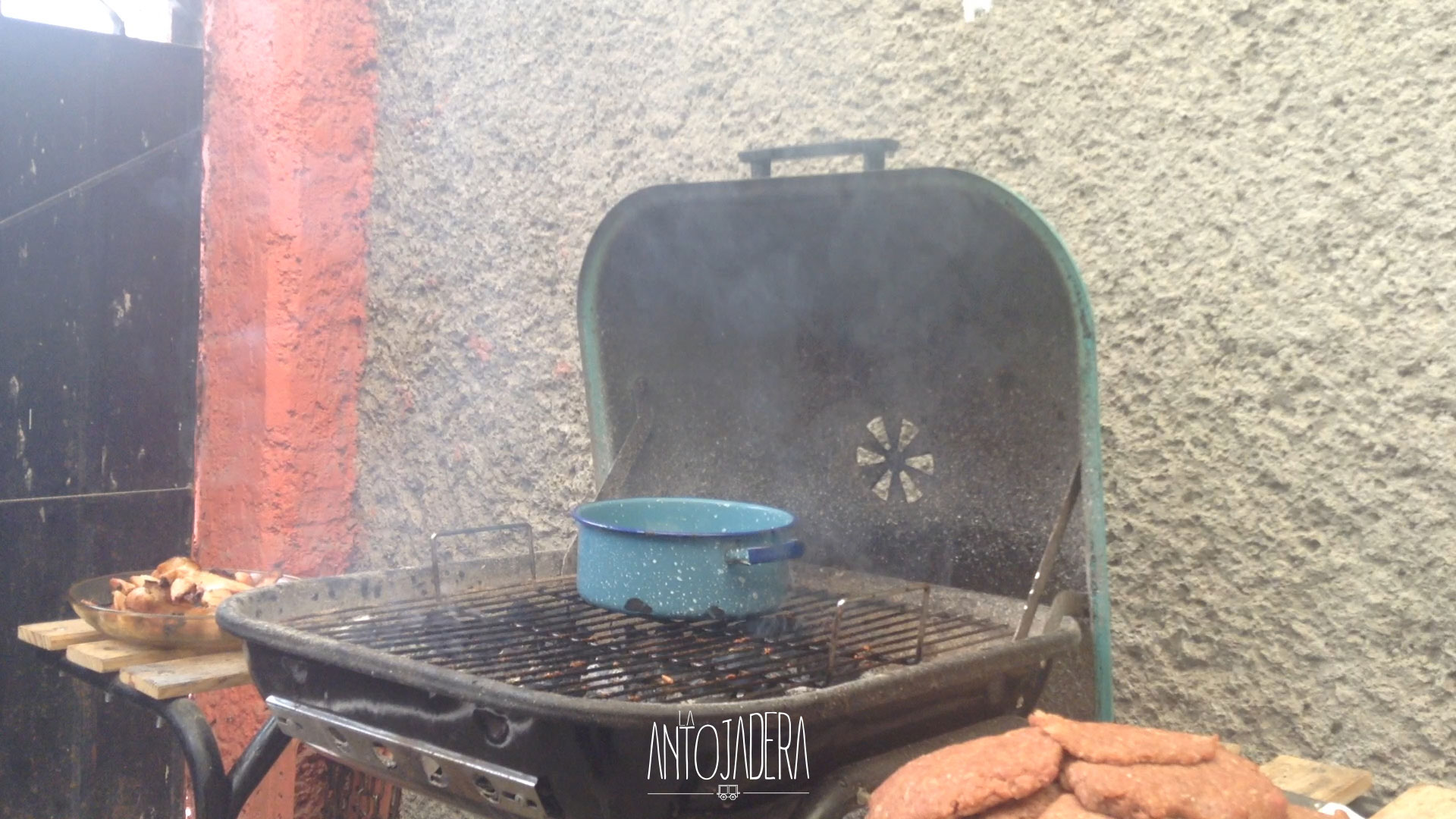 La Antojadera | Hamburguesa Rellena de Queso Oaxaca